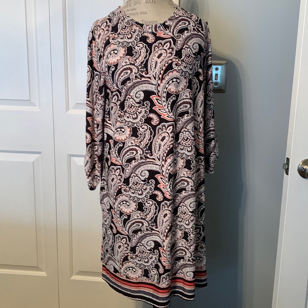 Apt 9 Paisley Swing Dress with pockets and ruched sleeves.